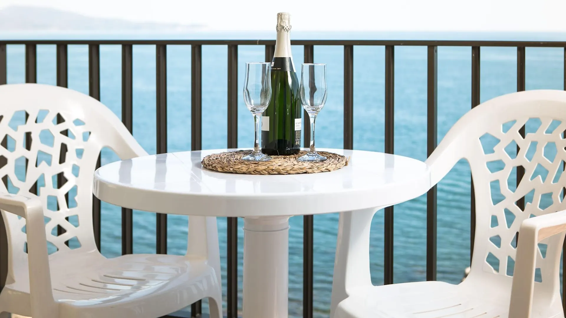 Rvhotels Nieves Mar L'Escala 3*,